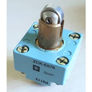 ZCK-E676  Kopf mit Rollenstößel gerade